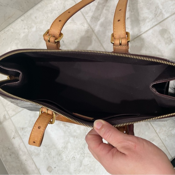 LOUIS VUITTON Monogram Vernis Rosewood Avenue Bag - Picture 11 of 15